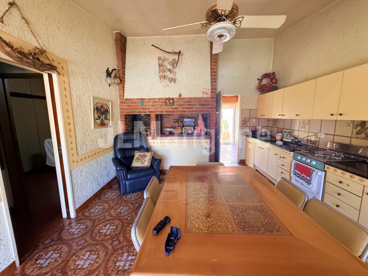 Casas 3 amb con piscina, parque, cocheras y quincho