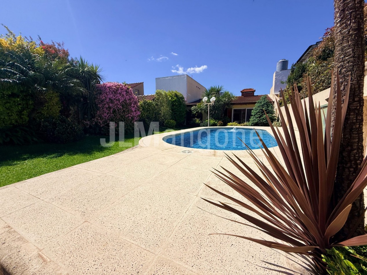Casas 3 amb con piscina, parque, cocheras y quincho