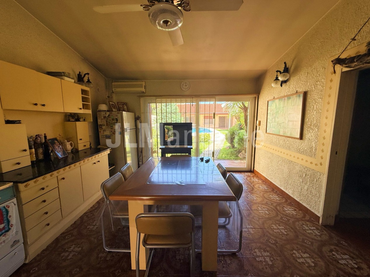 Casas 3 amb con piscina, parque, cocheras y quincho