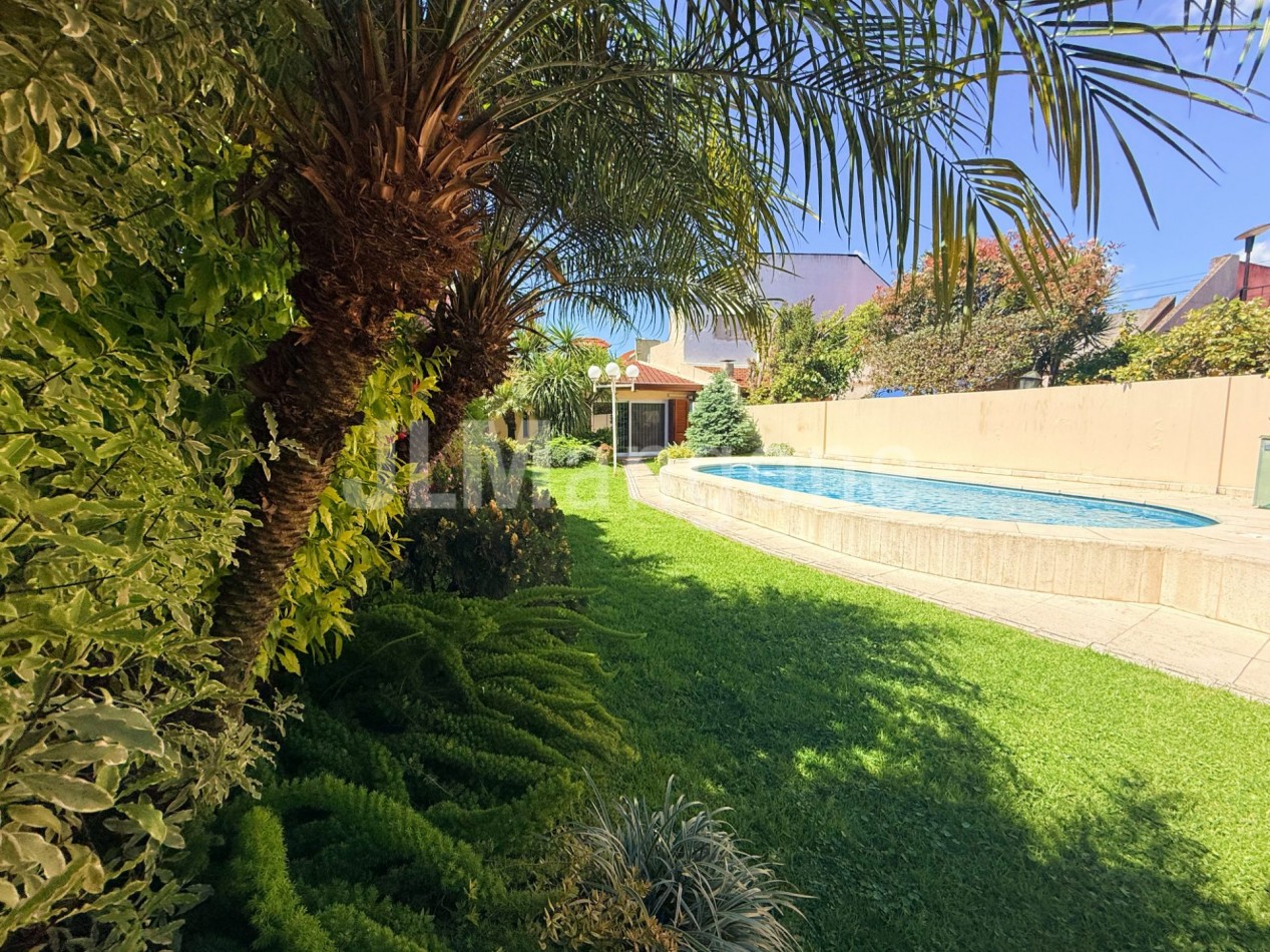 Casas 3 amb con piscina, parque, cocheras y quincho