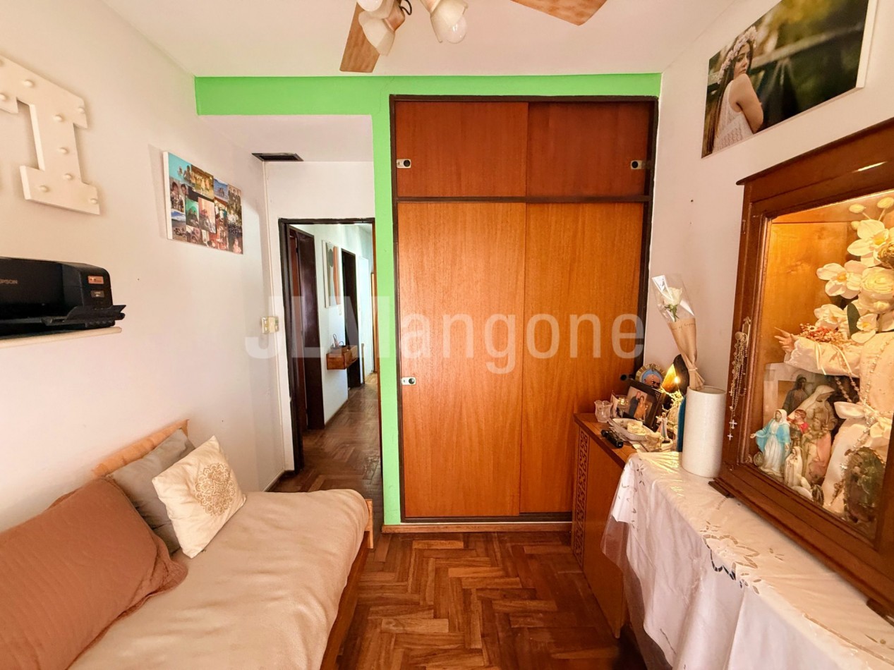 Casa amb 5 con cocheras, parque, piscina, quincho y depto 2 amb