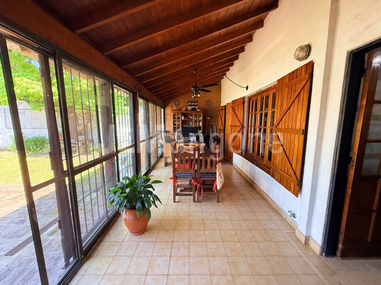 Casa amb 5 con cocheras, parque, piscina, quincho y depto 2 amb