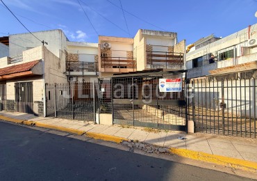 Duplex 4 ambientes con cochera y patio
