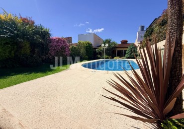 Casas 3 amb con piscina, parque, cocheras y quincho